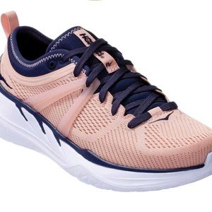 HOKA ONE ONE- W Tivra